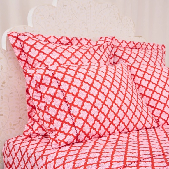 Roller Rabbit Jemina Pink block print set of 2 Pillowcases + 22x22 Sham NWOT